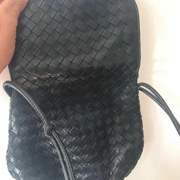 Bottega Veneta Black Woven Crossbody Bag - Picture 5 of 8
